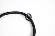 schwarzes wooftiger halsband aus PET Flaschen #color_pitch-black